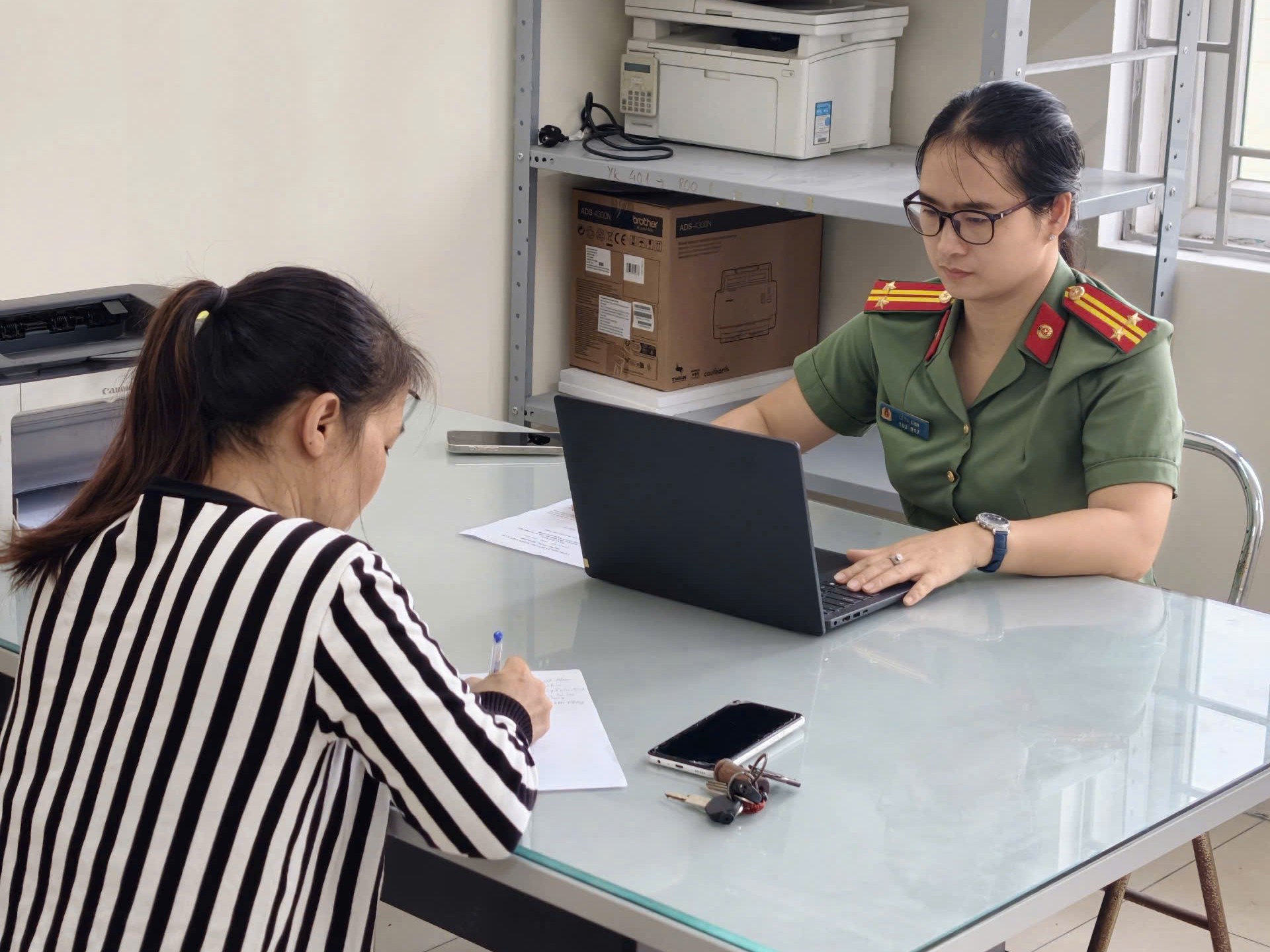 Công an xã Gia Lộc kịp thời xử lý hành vi bình luận kỳ thị, chia rẽ vùng miền trên mạng xã hội